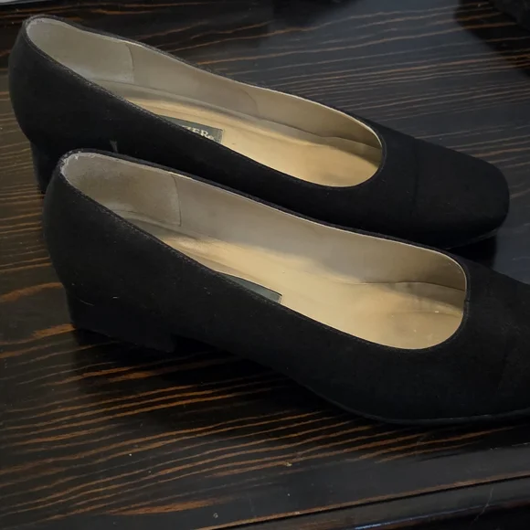 Naturalizer Women's Black Flats - Picture 3 of 4